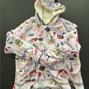 Taylor Swift Snuggie!